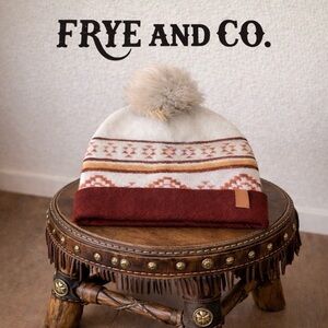 NWT. FRYE & CO Aztec Knit Pom Pom Beanie – Cream Burgundy Western Winter Hat.